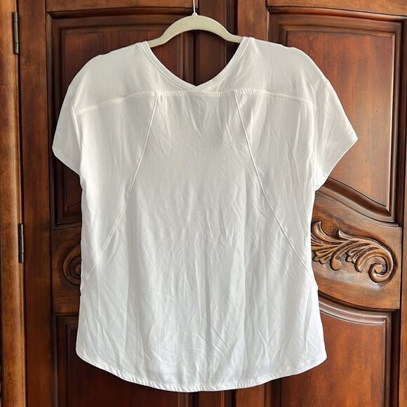 Apana activewear white shirt- size M - Picture 3 of 5